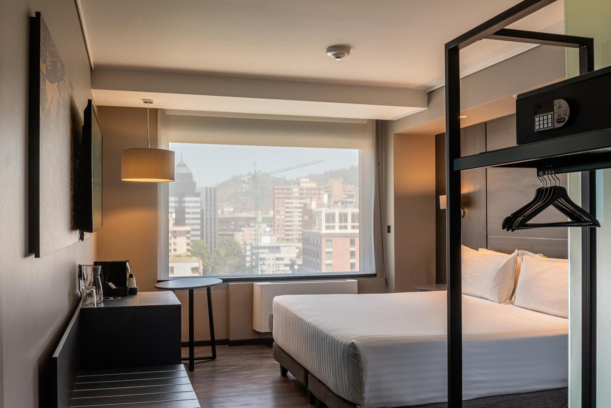 Ola Santiago Providencia, Tapestry Collection By Hilton Hotel Kültér fotó